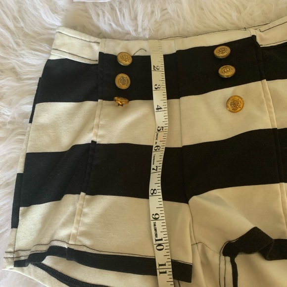 SEDUCTION Shorts - Picture 3 of 6